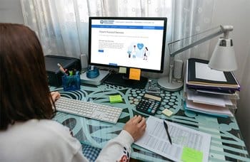 Woman getting medical cost estimate